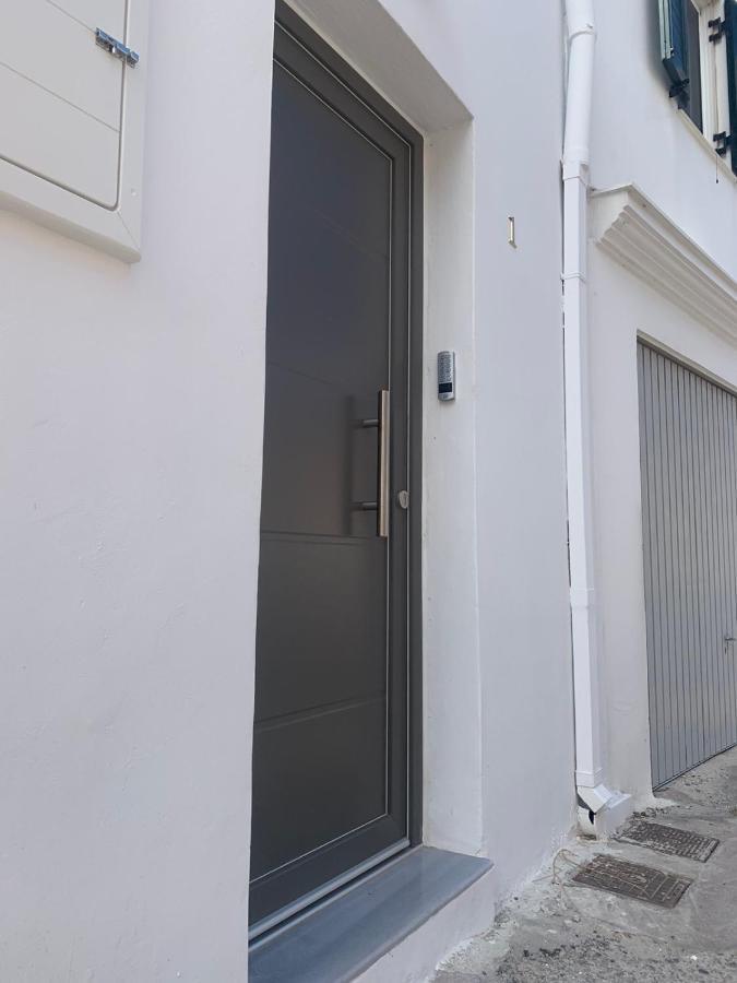 Smyrnis Apartments 埃尔莫波利斯 外观 照片