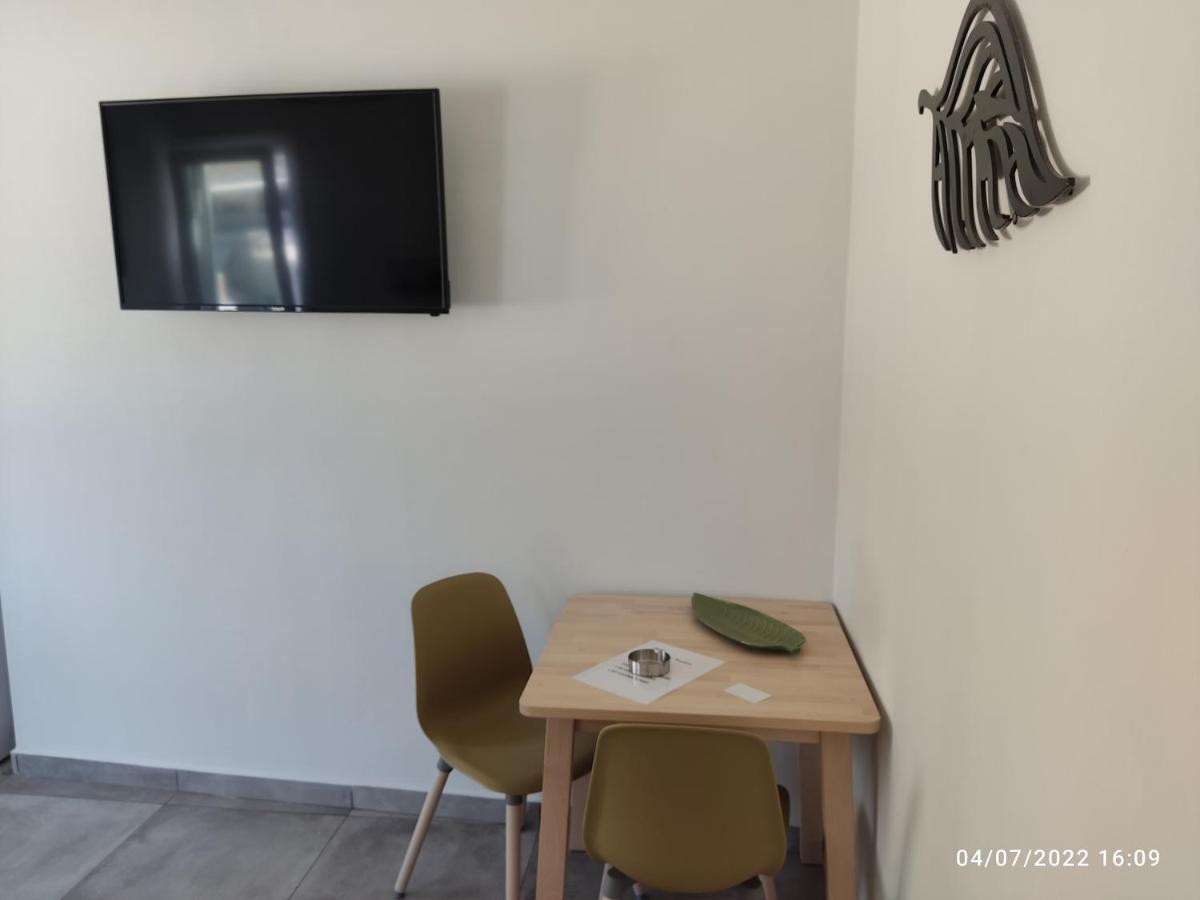 Smyrnis Apartments 埃尔莫波利斯 外观 照片