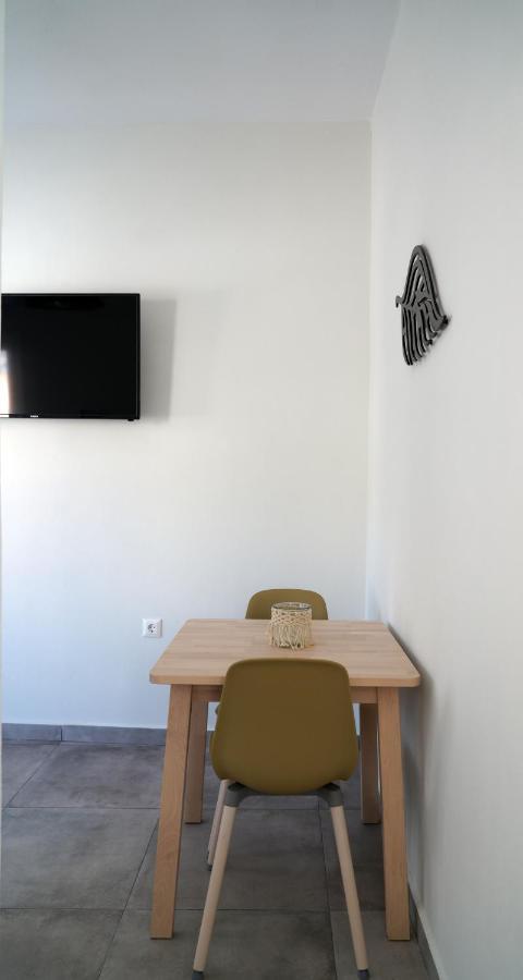 Smyrnis Apartments 埃尔莫波利斯 外观 照片